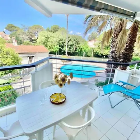 With Pool Near The Sea Апартаменти Сен-Рафаель