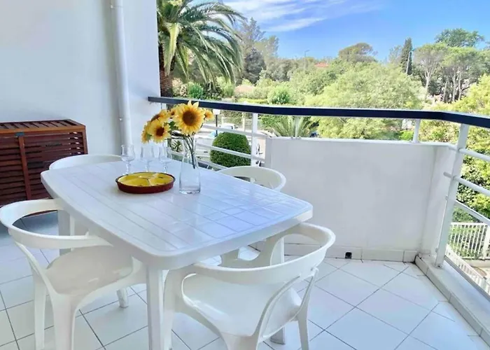 With Pool Near The Sea * Сен-Рафаель