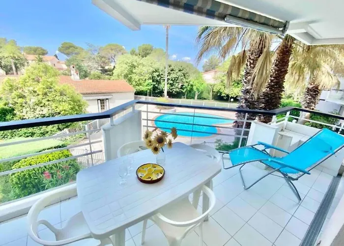 With Pool Near The Sea Апартаменти Сен-Рафаель